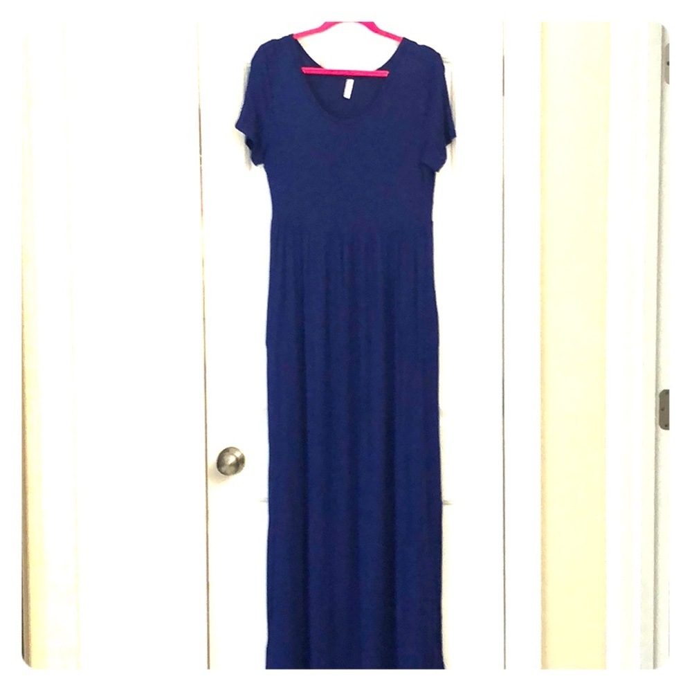Snazzy and beautiful purple maxi dress
